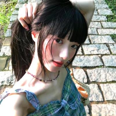 树林里的夫妻海报