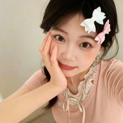 白色酢浆草海报